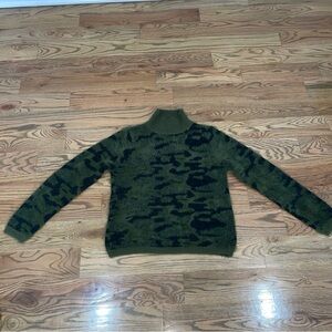 Women's Sweater Size Small Green Camo Mock Neck Fuzzy Cameo Long Sleeve